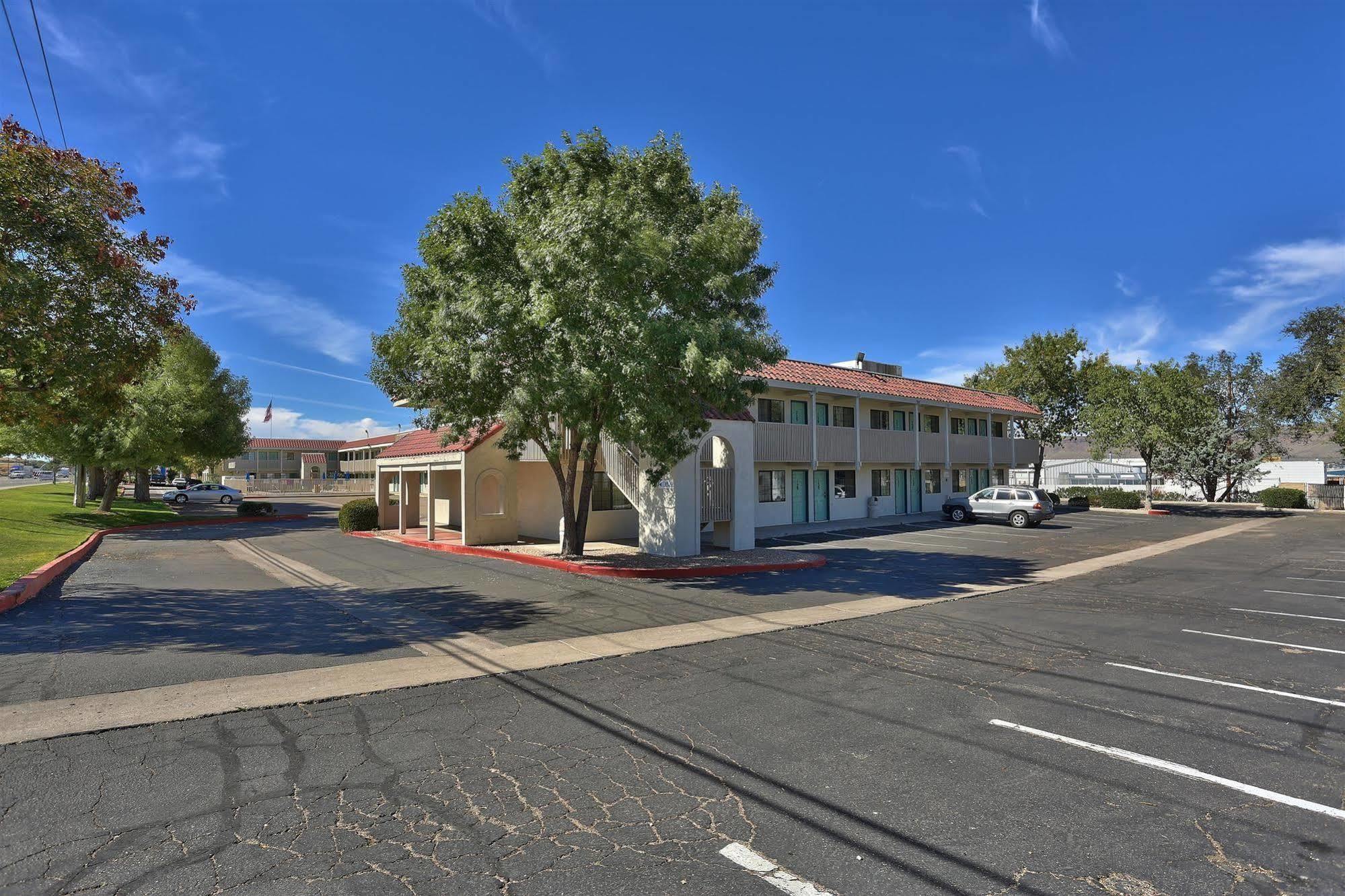 6-kingman, Az - Route 66 East Hotel Kingman